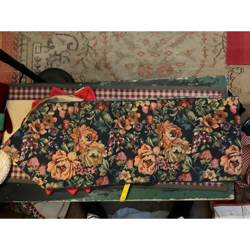 Vintage Floral Table Runner Tapestry